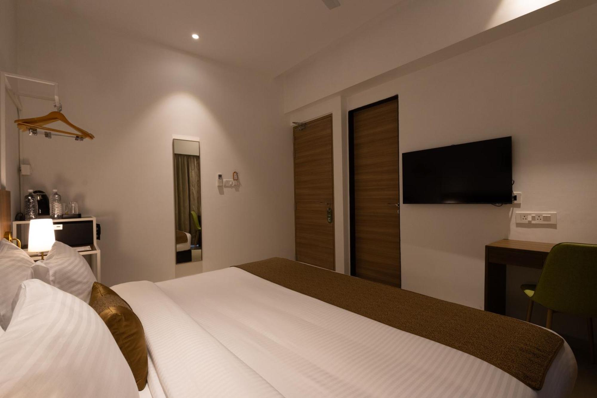 Freesia Residency By Express Inn - Navi Mumbai Buitenkant foto