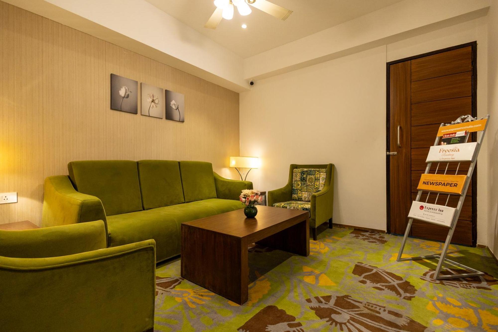 Freesia Residency By Express Inn - Navi Mumbai Buitenkant foto